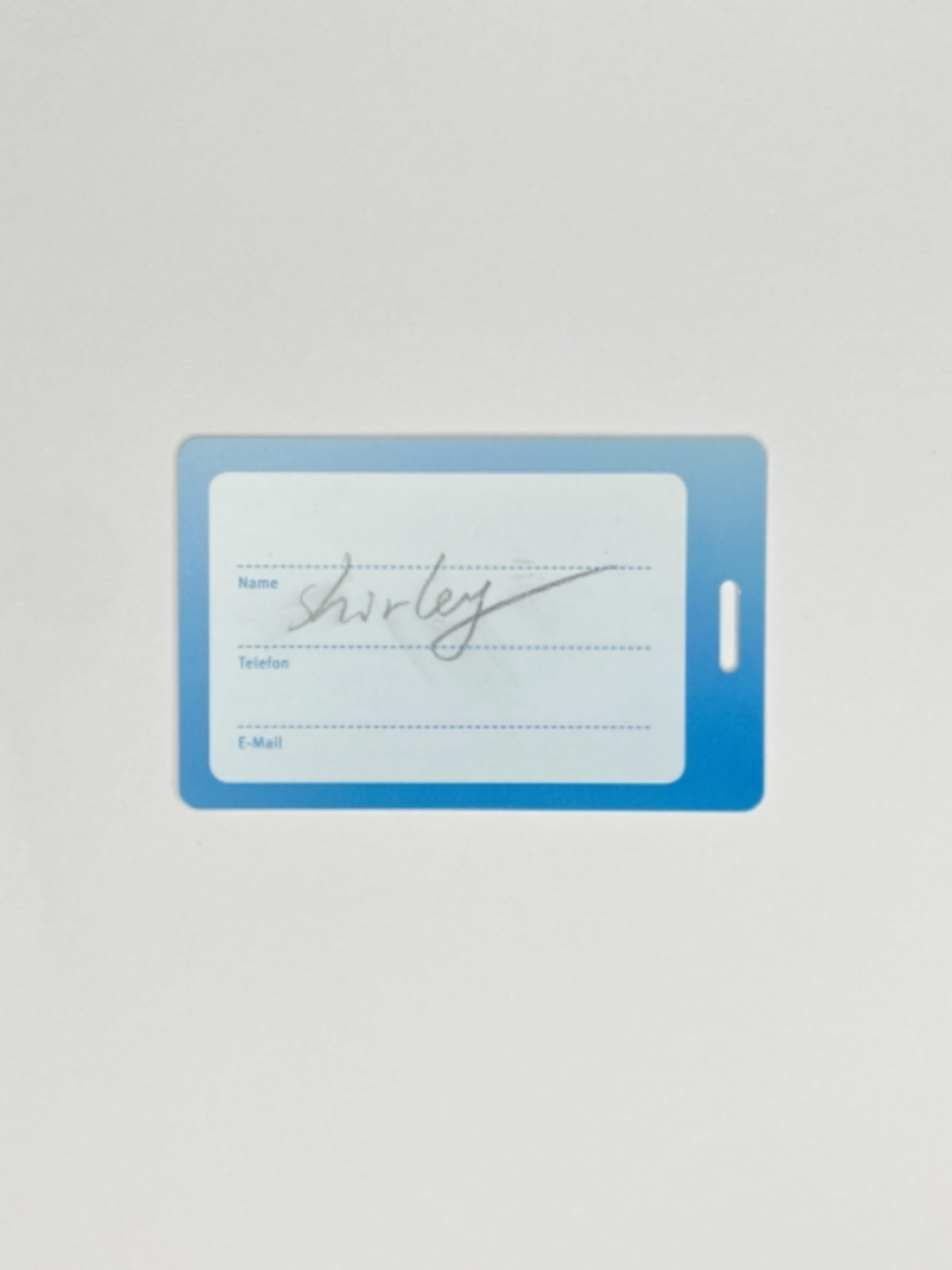 Single-piece luggage tag