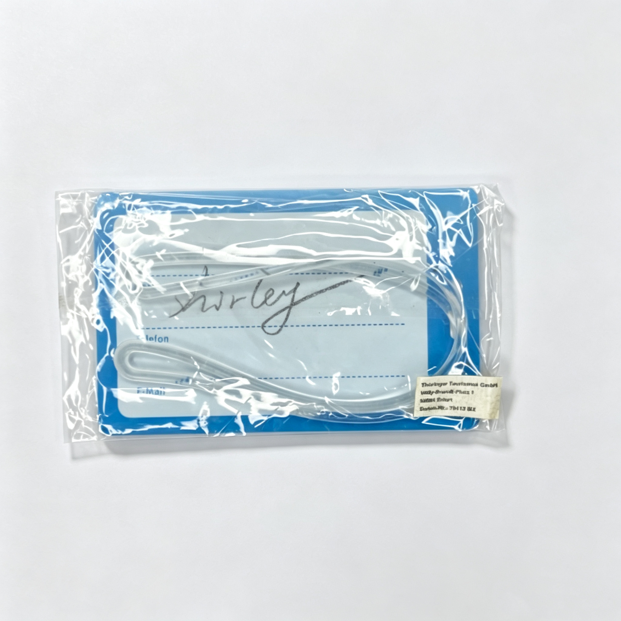 Single-piece luggage tag
